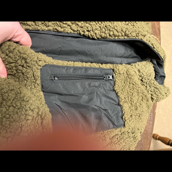 NWT Reversible Faux Fur Jacket (Olive and Black) no tag on inside - Picture 5 of 8